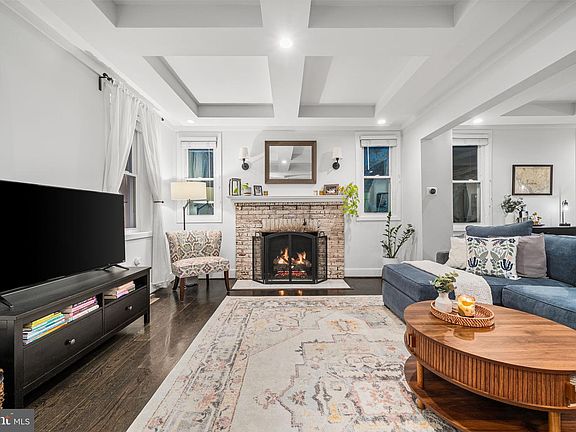 3rd image of 1433 Fort Stevens Dr NW