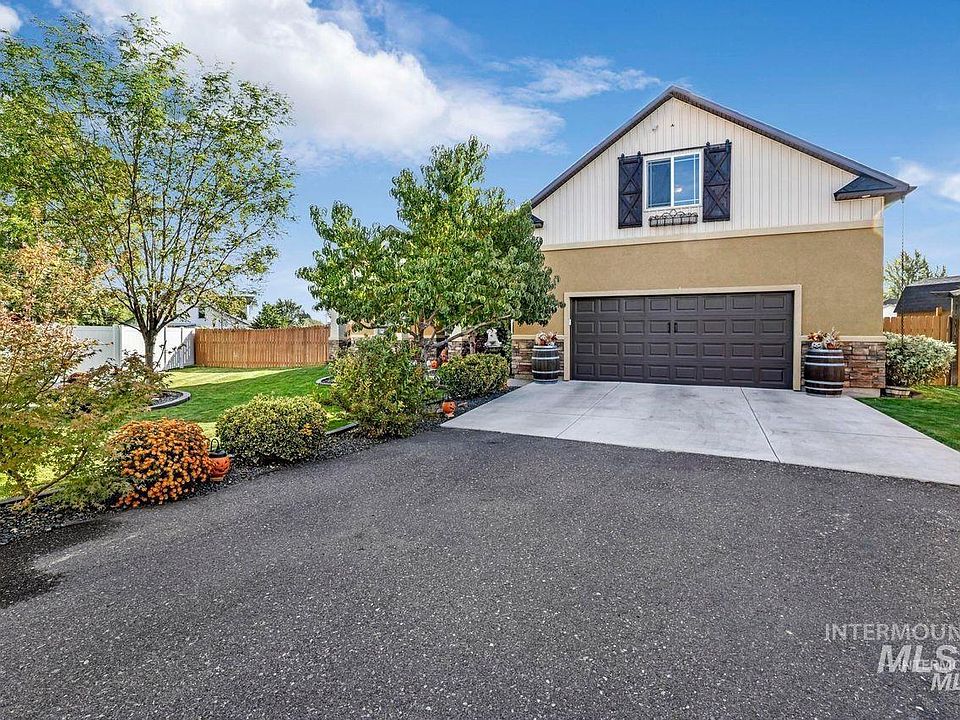 1st image of 931 Applewood Dr