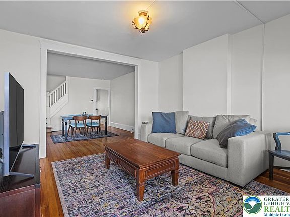 4th image of 726 Pembroke Rd