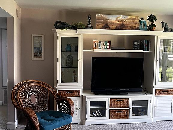 5th image of 3616 Lakeshore Dr APT E7