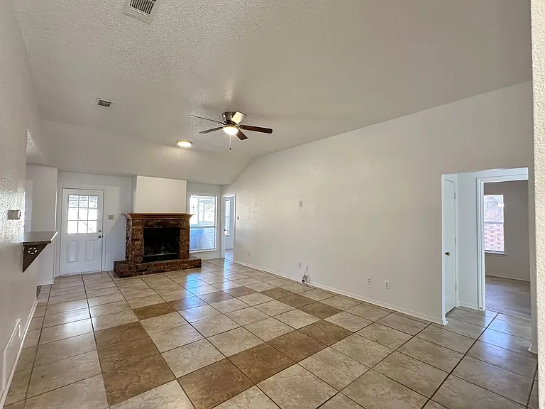 3004 Sundown Ln — Photo 3