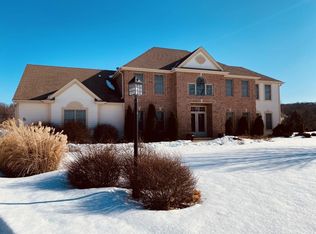 W288N6372 Darles Ct, Hartland, WI 53029