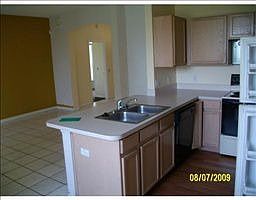 3rd image of 906 Alsace Dr