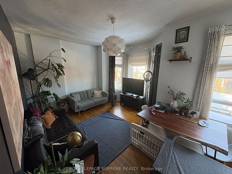Toronto House for rent - 3 Bedrooms — photo 3