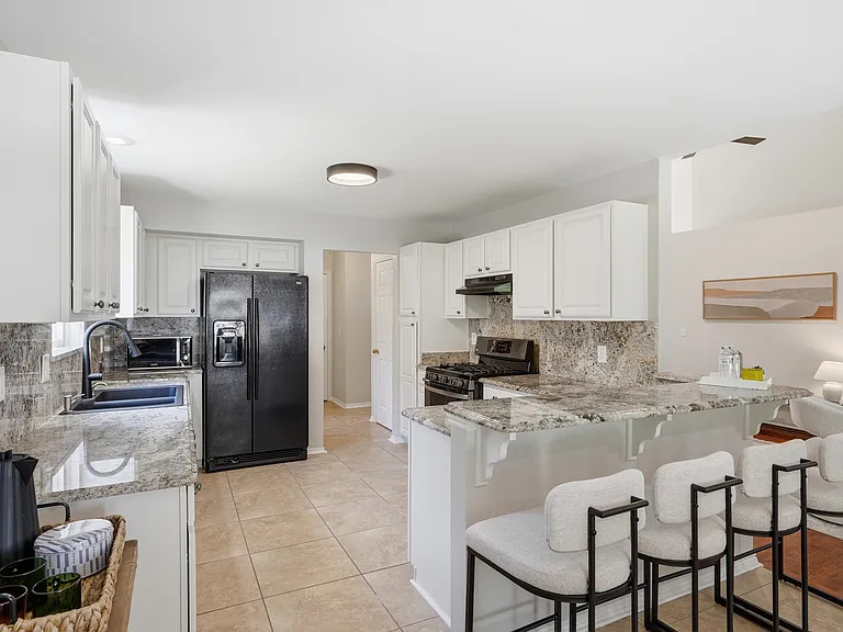 4421 Honeysuckle Dr — Photo 11