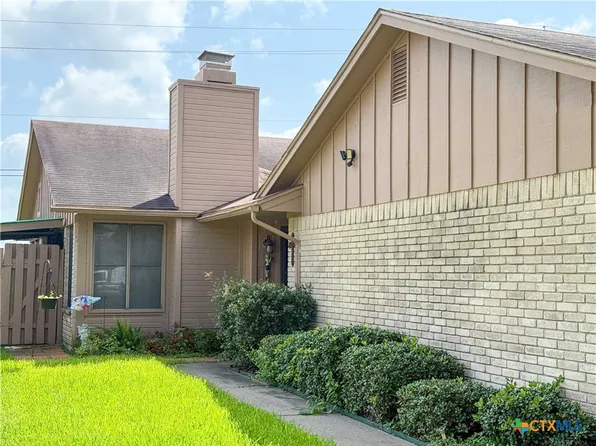 214 Rattan Dr, Victoria, TX 77901