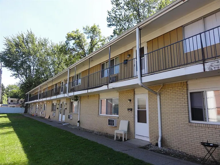 Aquarius Apartments — Photo 1
