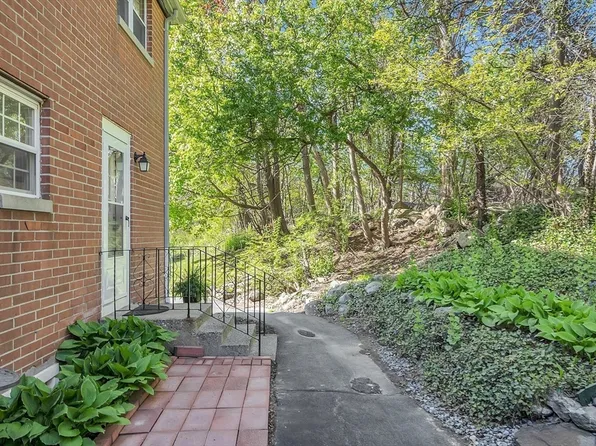 47 Village Green Dr Unit 47, North Andover, MA 01845