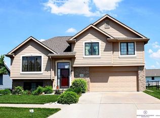 5113 Wagons Way Rd, Council Bluffs, IA 51501