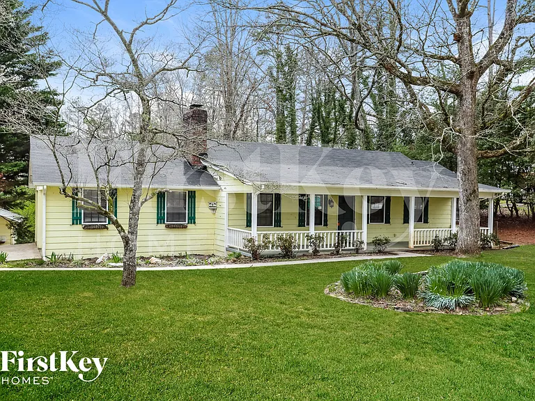 3704 Newport Dr — Photo 1