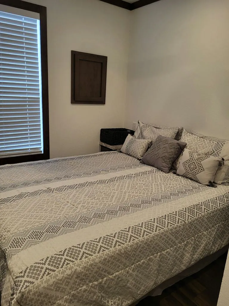 1 bed, 1.0 bath, 385 sqft, $1,300 — Photo 4