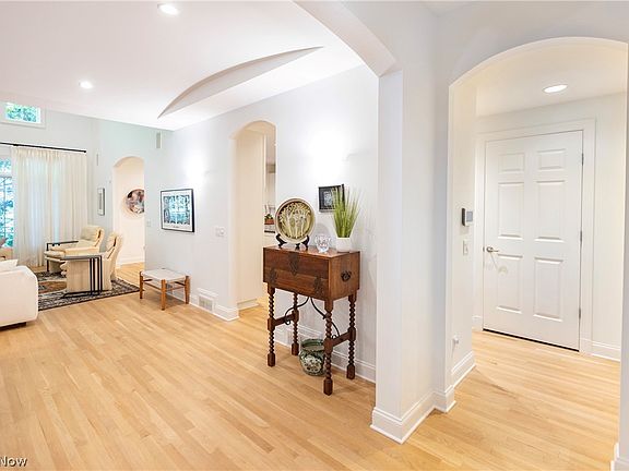 5th image of 2499 Fairmount Blvd #9