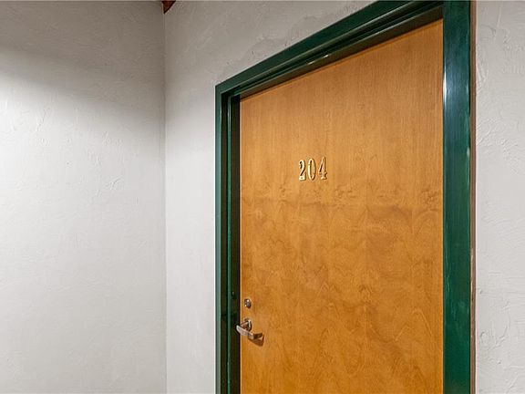 4th image of 407 Pine St Unit 204