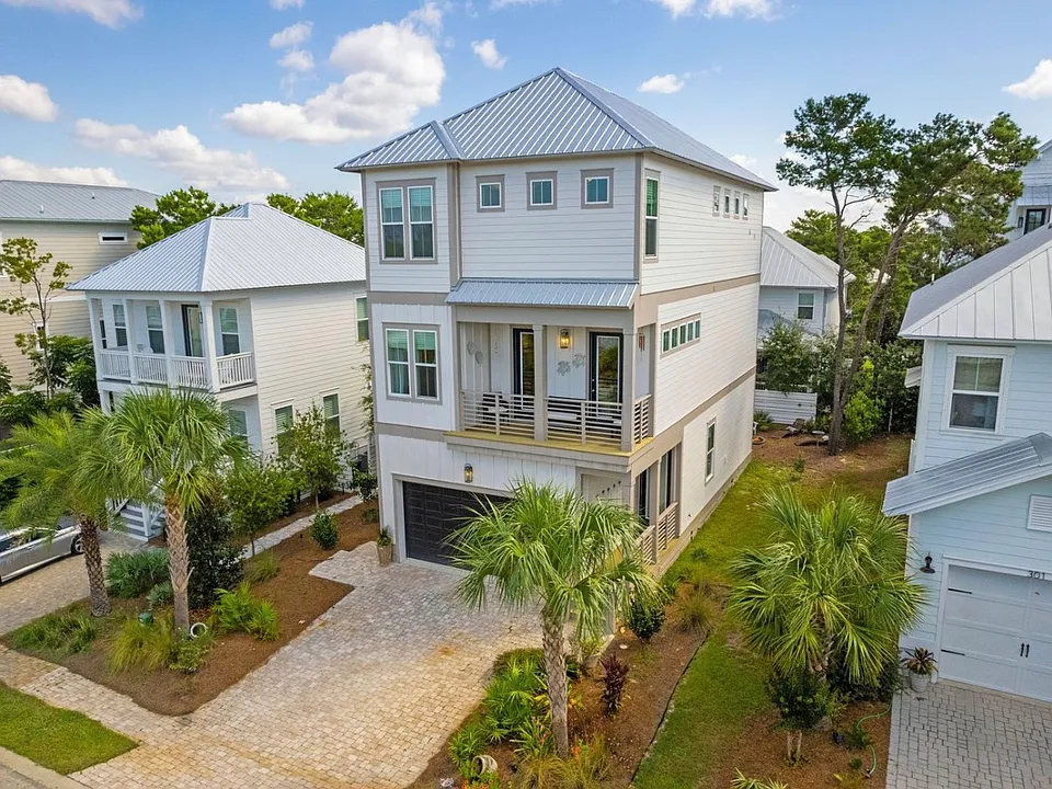 Grande Pointe Cir