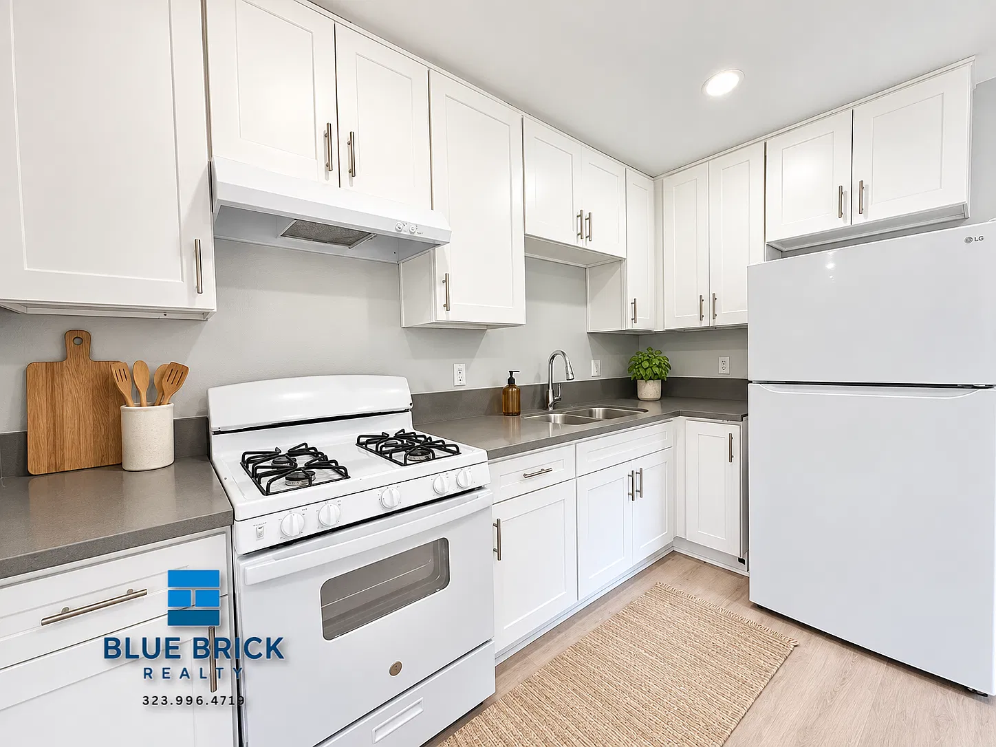 Discover Baldwin Hills Living! Charming 2-Bedroom Home — Photo 3