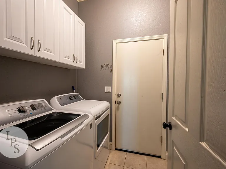 2389 Prescott Ave — Photo 23