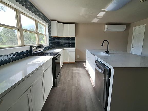 3rd image of 1284 Beaver Lake Dr