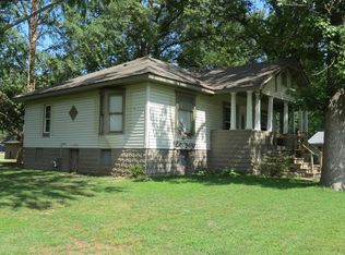 209 S Poplar St, Tamaroa, IL 62888