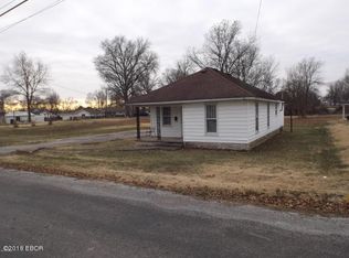 1304 Benton Ave, Johnston City, IL 62951