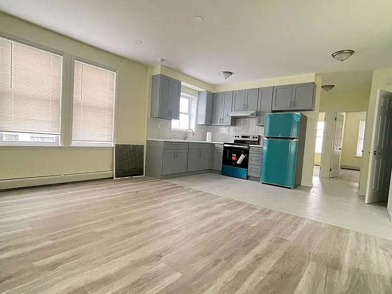 125 Bay 8 St #2A — Photo 5