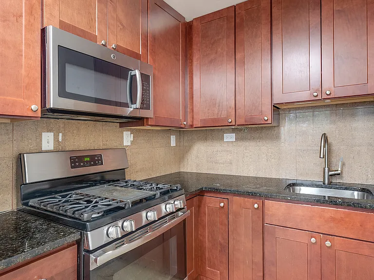 408 Independence Ave SE #202 — Photo 15