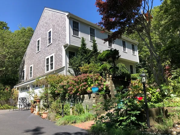 13 Yvonne Cir, Plymouth, MA 02360