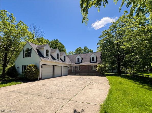 38360 Rogers Rd, Willoughby Hills, OH 44094