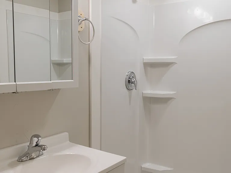 425 SE 2nd St #3 — Photo 9