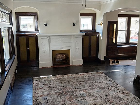 3rd image of 6010 Bradley Ave