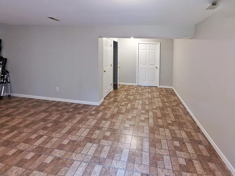 5240 Earles Ct — Photo 23