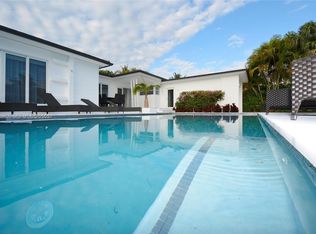 880 N Venetian Dr, Miami Beach, FL 33139