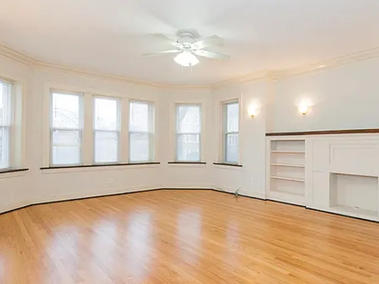 7440 N Claremont Ave #3 — Photo 2