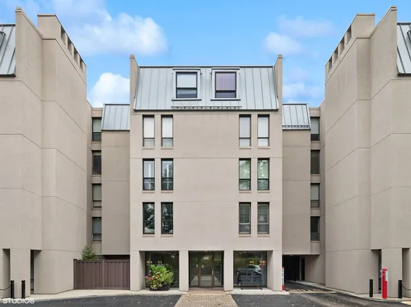 660 Winnetka Mews APT 214, Winnetka, IL 60093