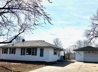 2360 Shoshone Rd, North Saint Paul, MN 55109