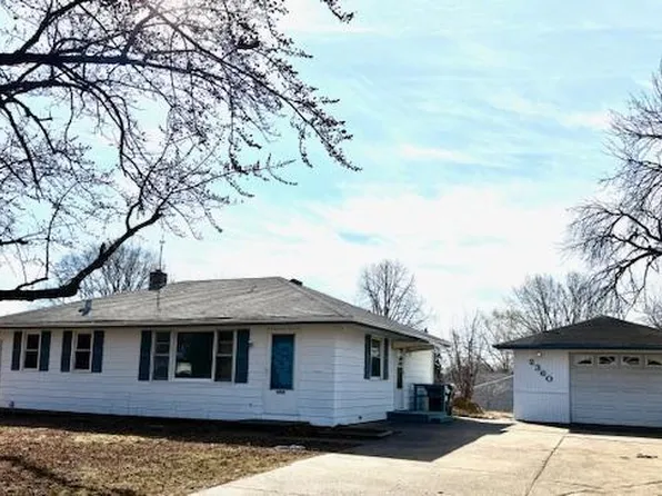 2360 Shoshone Rd, North Saint Paul, MN 55109