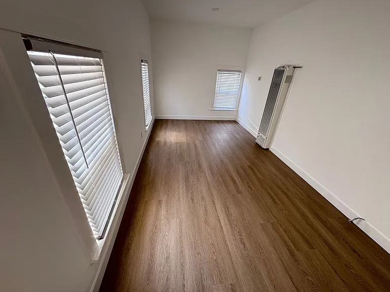 921 Monterey Blvd — Photo 14