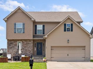 677 Fox Hound Dr, Clarksville, TN 37040