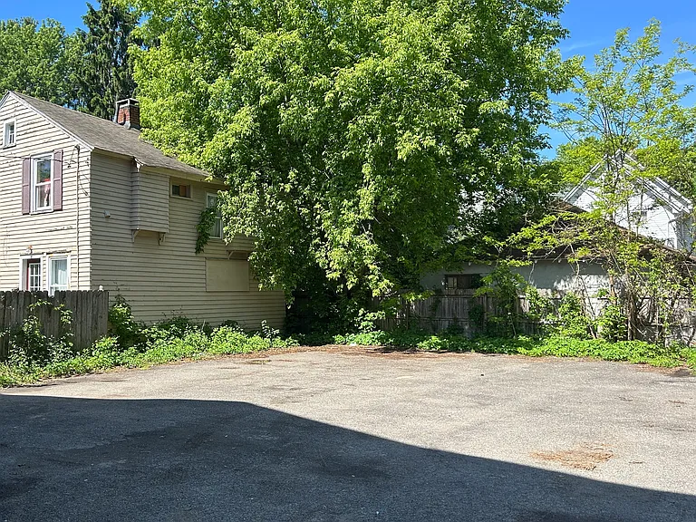61 Walnut St #2 — Photo 14