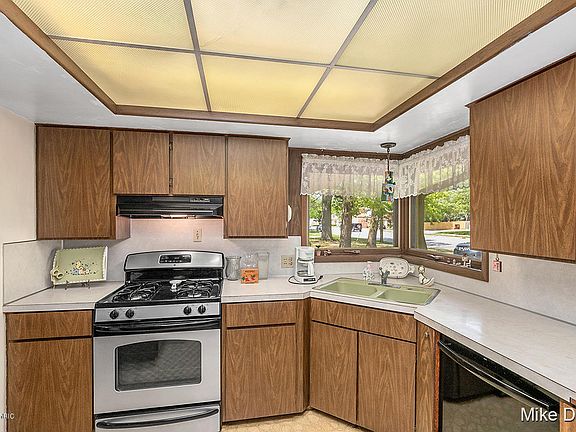5th image of 3021 Buchanan Ave SW