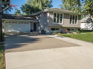 901 Green St, Center Point, IA 52213