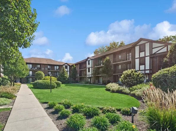915 N York Rd Unit 605, Elmhurst, IL 60126