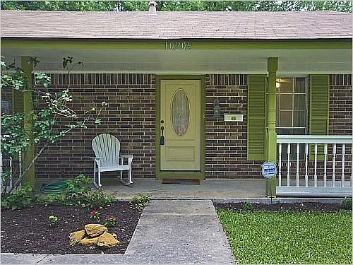 1st image of 10209 Oak Hollow Dr