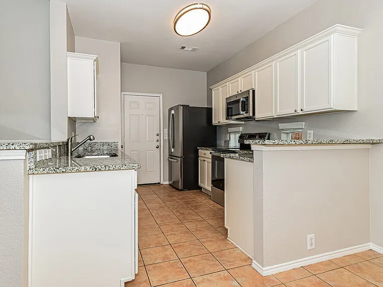 309 Cobblestone Dr — Photo 8