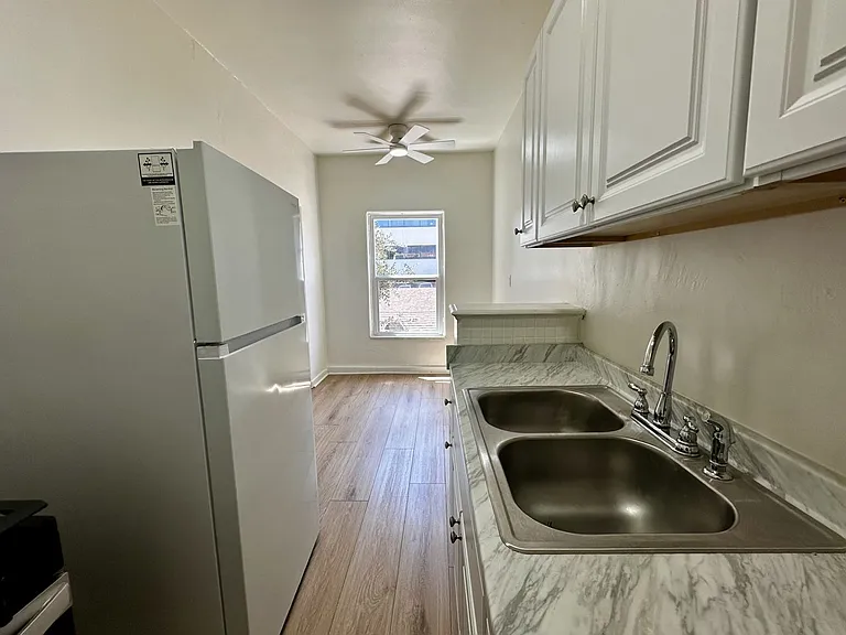 213 S Jackson St — Photo 22