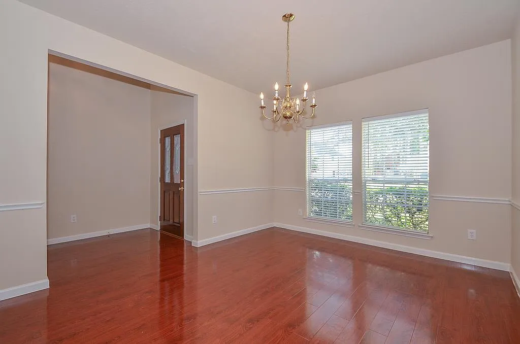 4 bed, 2.5 bath, 2396 sqft, $2,450 — Photo 4