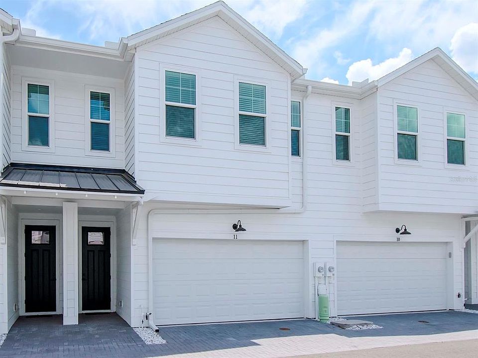 1st image of 6235 S MANHATTAN AVENUE #11