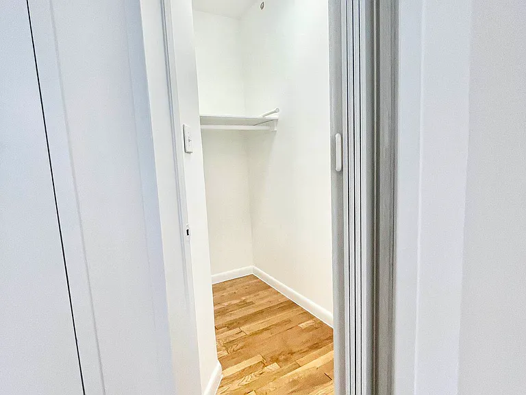 640 E 14th St #19 — Photo 5