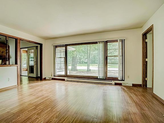 4th image of 664 Lincoln Dr NE