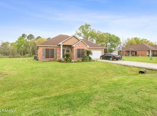 1005 Bridgetowne Ln, Breaux Bridge, LA 70517
