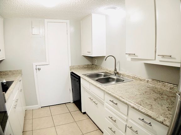 3rd image of 2320 E 21st St Unit 303